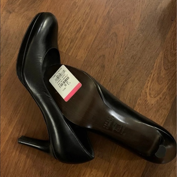 NWOT Stuart weitzman shoe size 9 - Picture 2 of 3